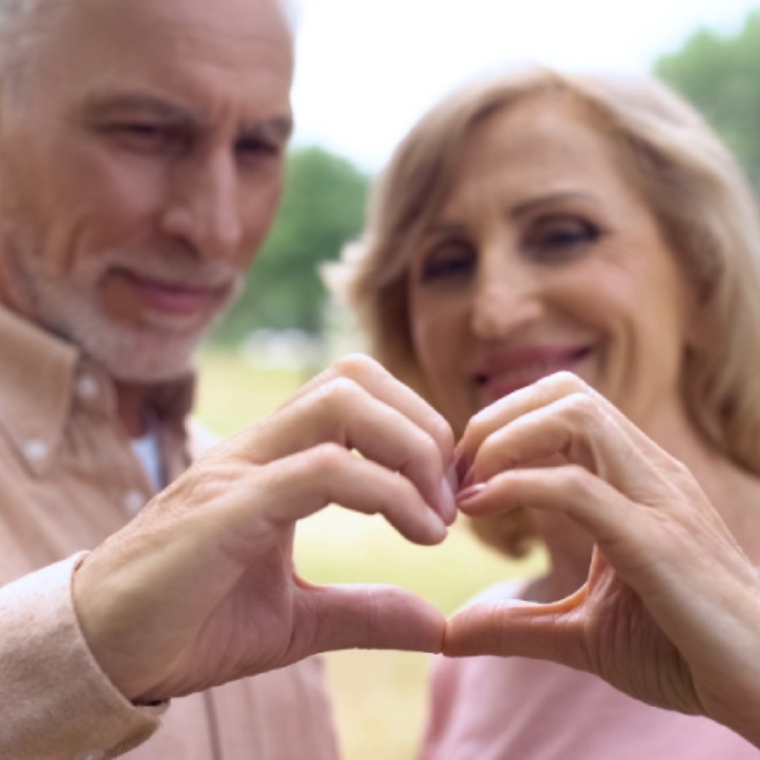 Older Dating Online Article Image